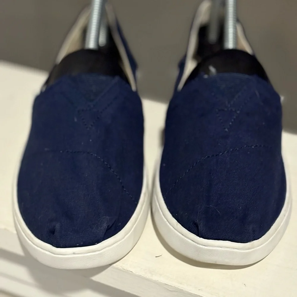 TOMS Classic Canvas Shoes Girls Youth Size 5Y Navy Blue Slip On Casual Shoes